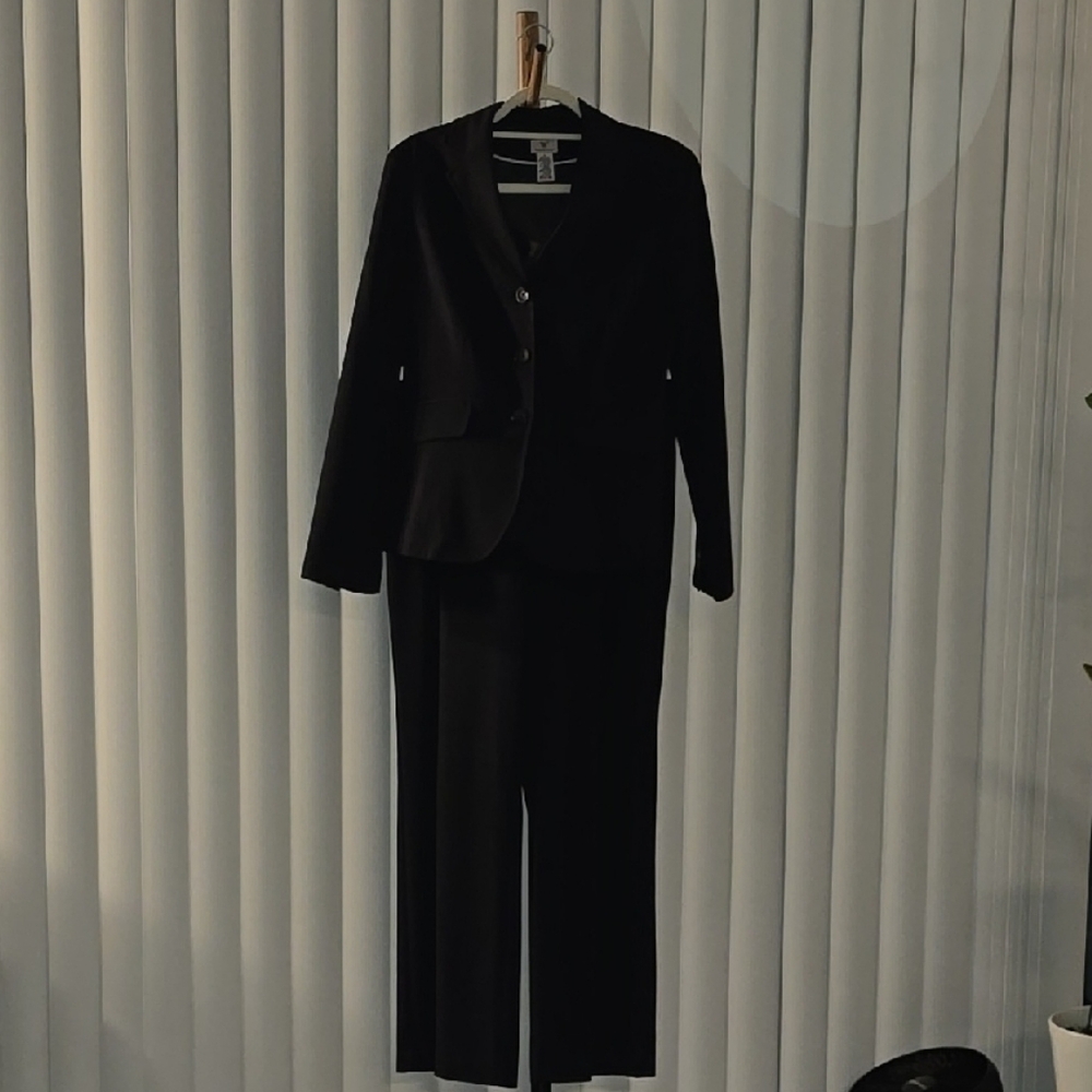 Worthington Black Suit Set Size 8